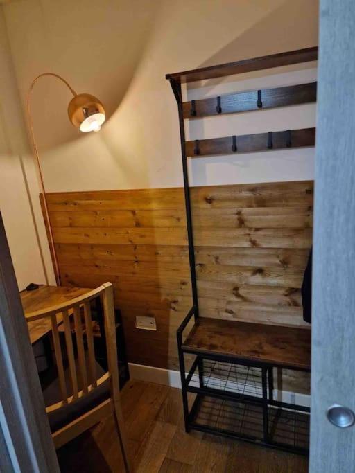 Two-Bedroom Cosy Country Lodge With Private Patio Greenhithe 外观 照片