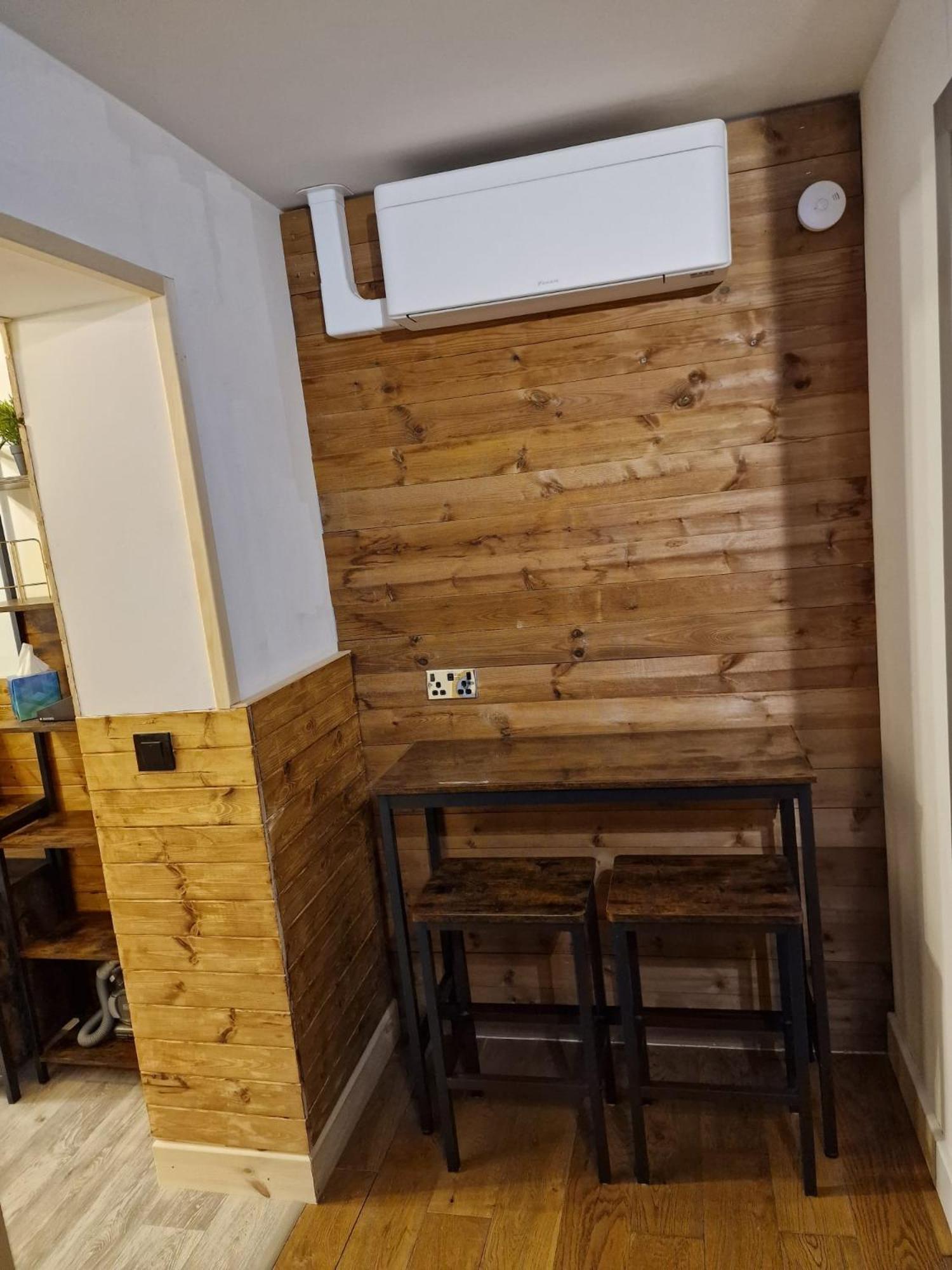 Two-Bedroom Cosy Country Lodge With Private Patio Greenhithe 外观 照片