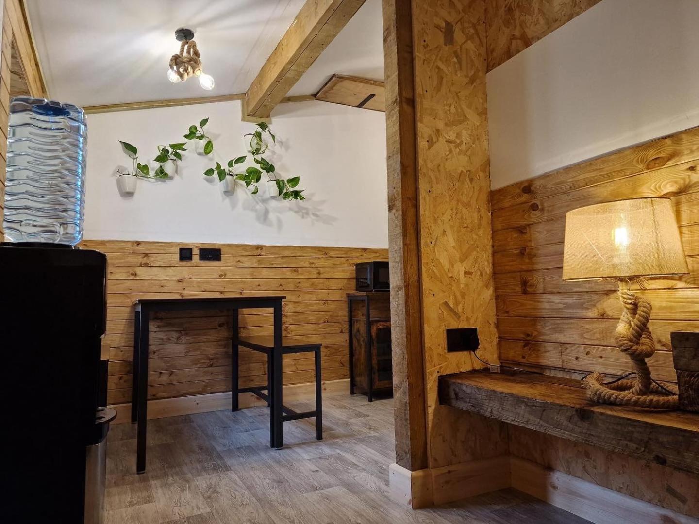 Two-Bedroom Cosy Country Lodge With Private Patio Greenhithe 外观 照片