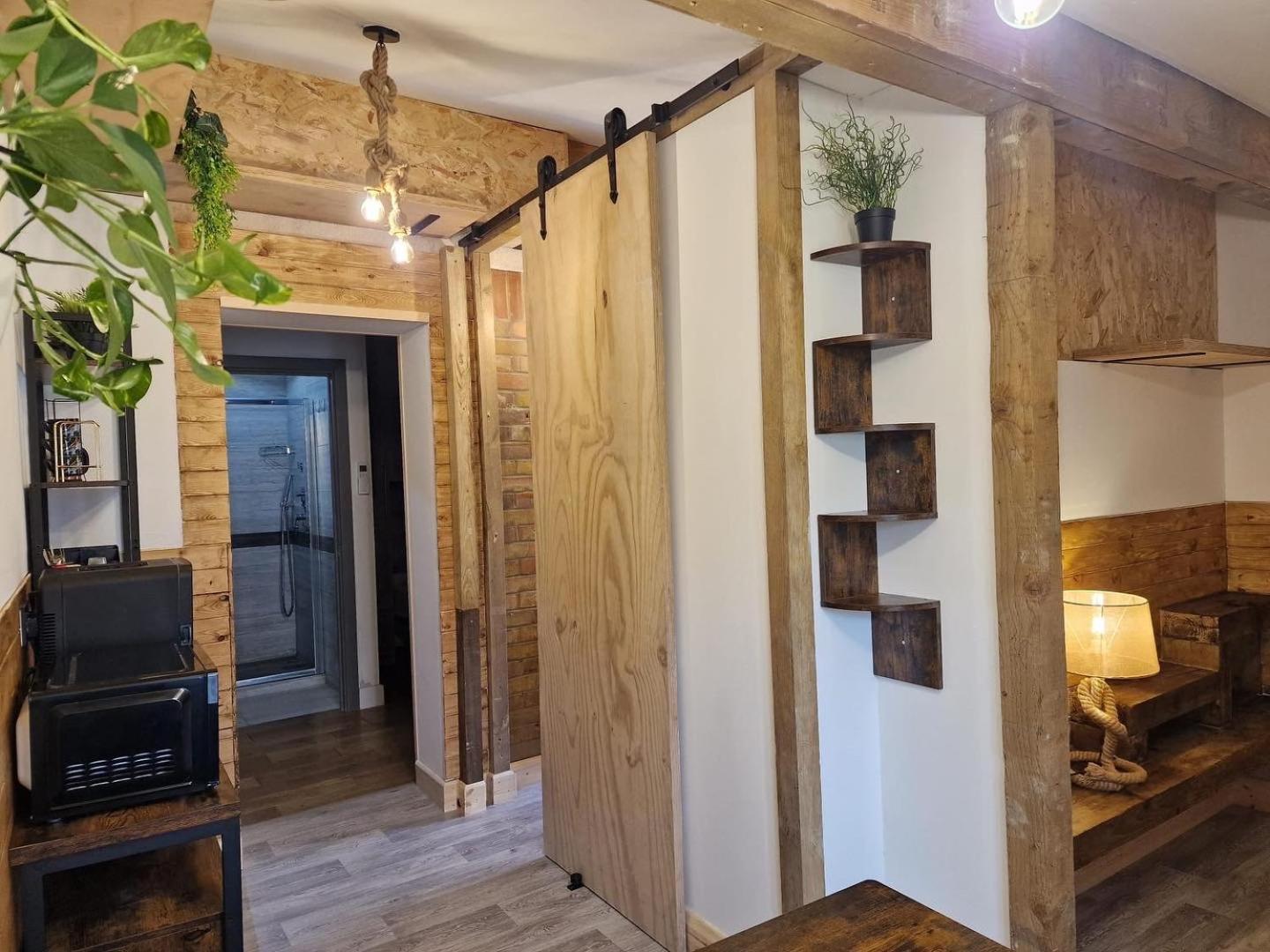Two-Bedroom Cosy Country Lodge With Private Patio Greenhithe 外观 照片